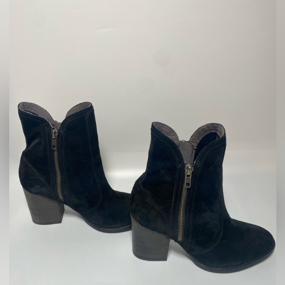 Seychelles Shoes - Seychelles Lucky Penny Heeled Suede Bootie Black Size 8
